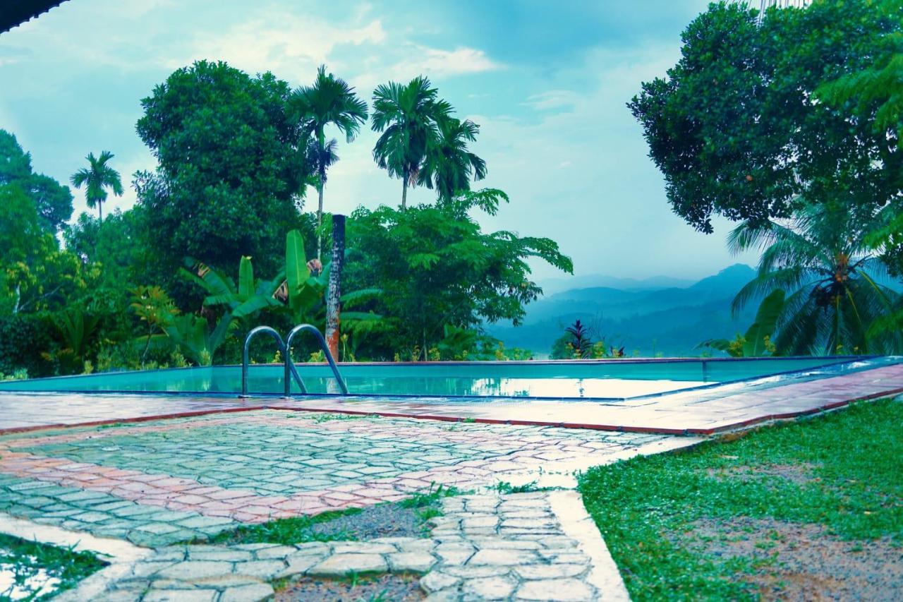 Discovery Resort Ratnapura Esterno foto