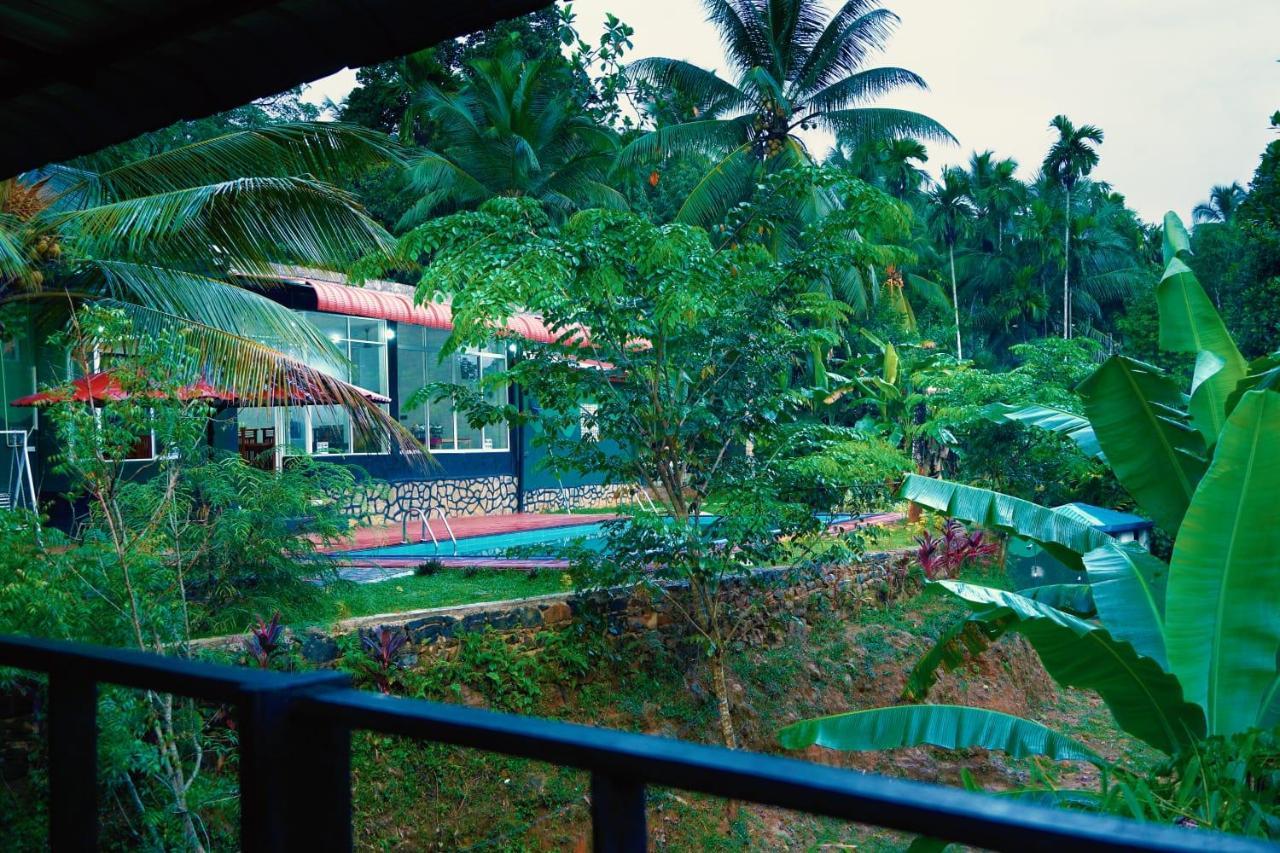 Discovery Resort Ratnapura Esterno foto
