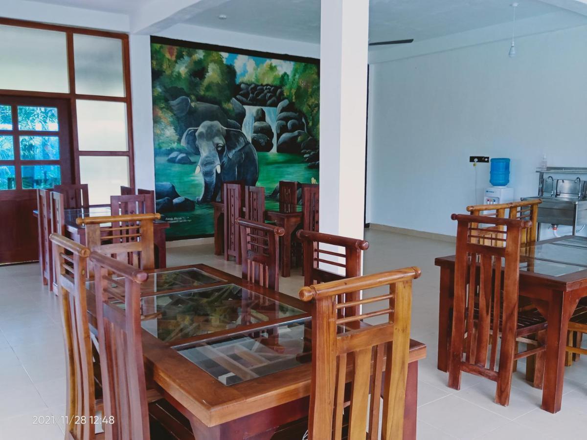 Discovery Resort Ratnapura Esterno foto